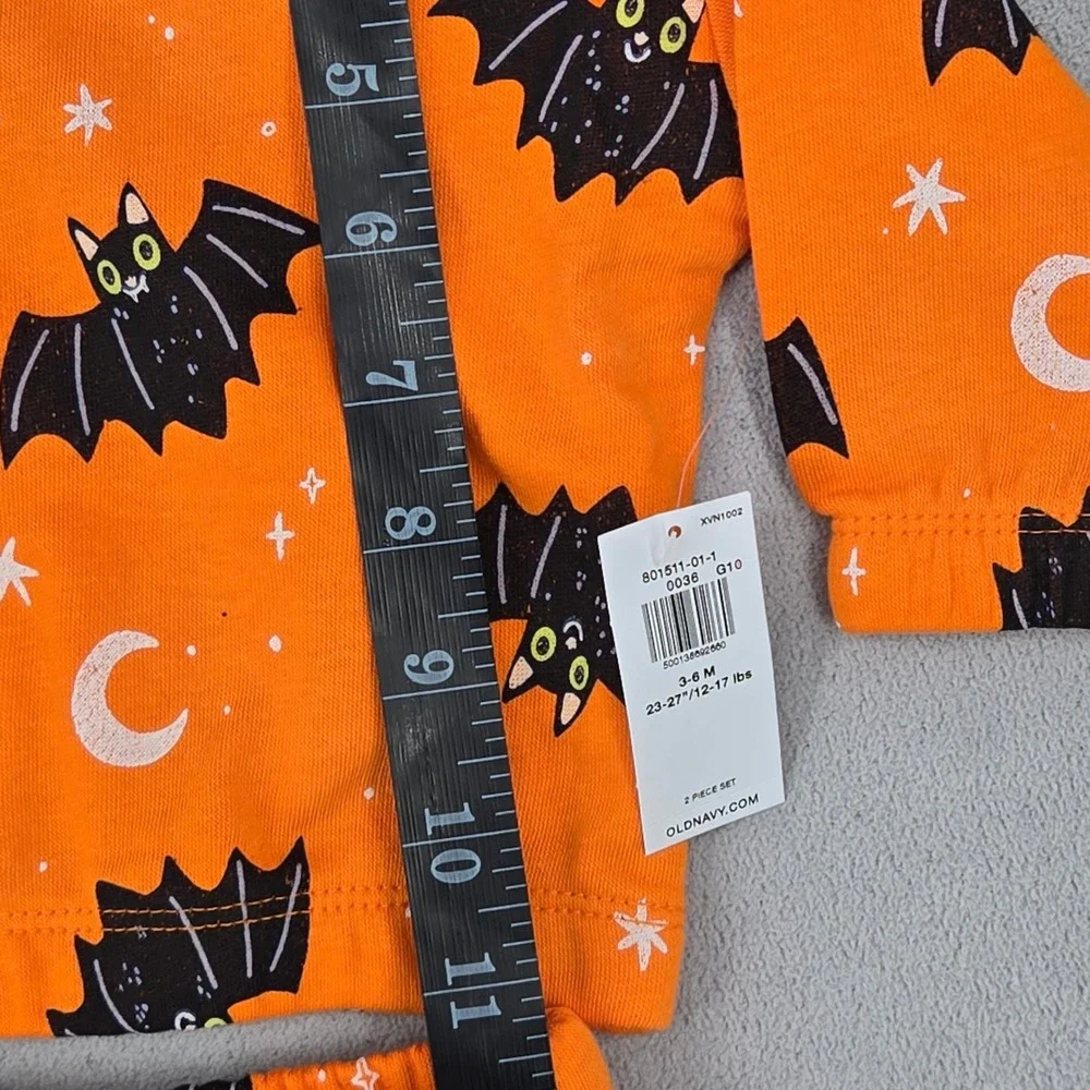 Old Navy Baby NWT 3-6M 2 pc Bat Sweatshirt Jogger & Bootie Set Spooky Halloween